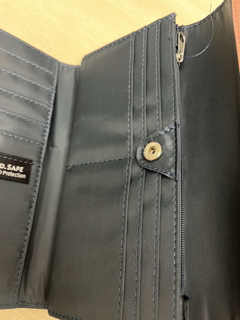 New Nautica Woman’s Pick Wallet - Picture 5 of 13